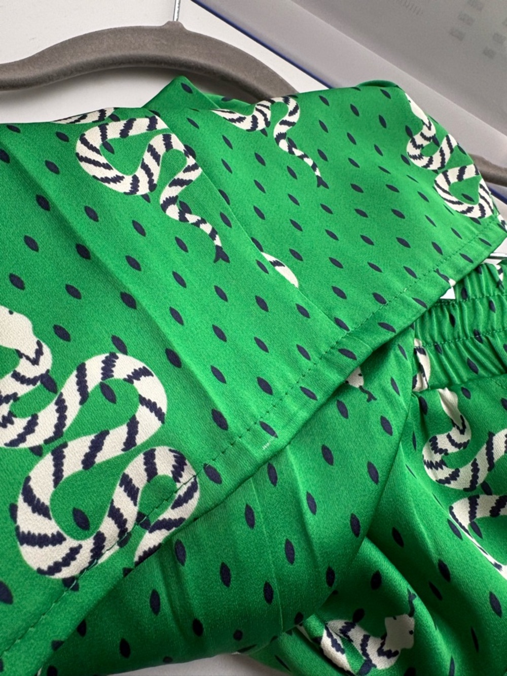 CAbi Serpentine #5042 Green Printed Wide-Leg Pants NEW 27” INSEAM - Picture 5 of 5